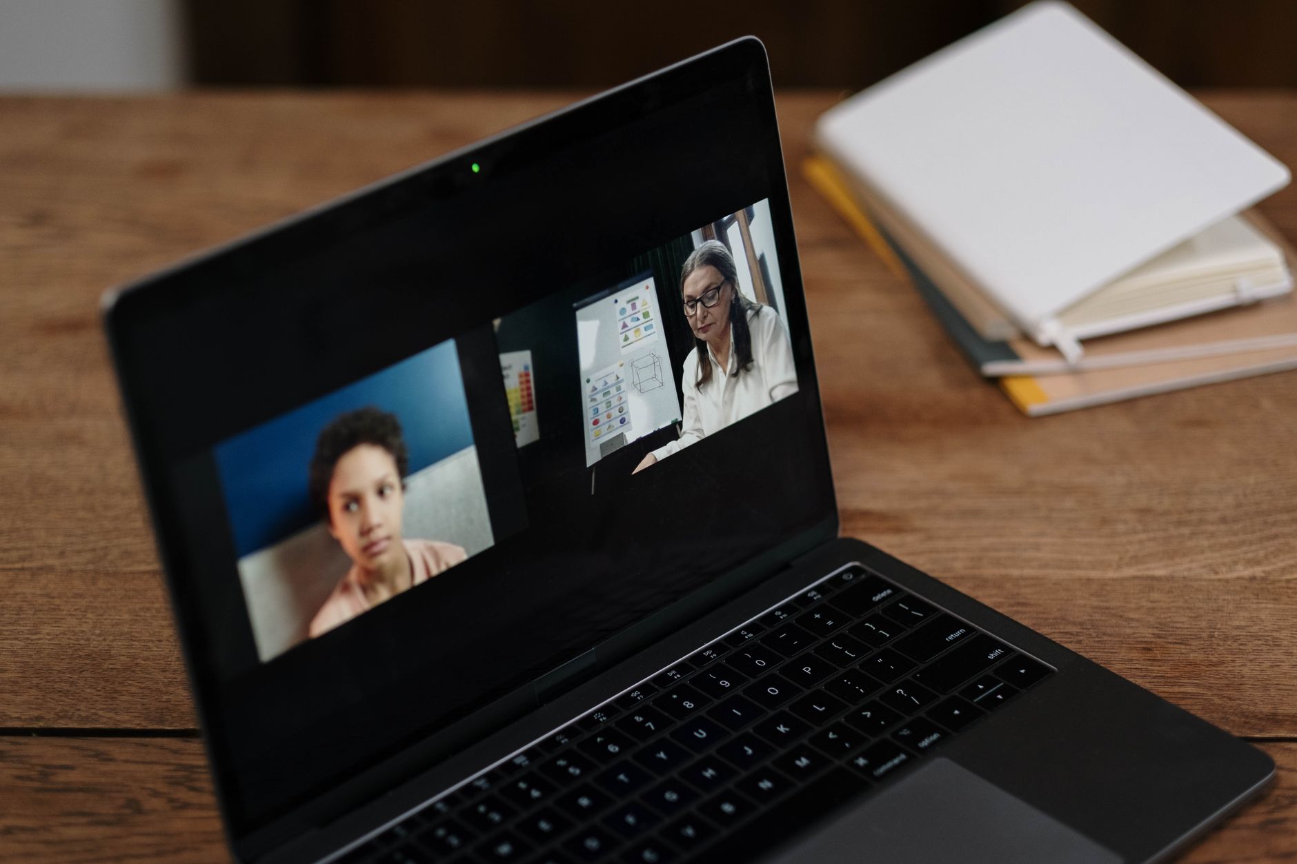Online-Meeting per Videoanruf mit geteiltem Bildschirm