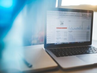 everysize - Laptop displaying Google Analytics in a modern workspace, highlighting digital analytics