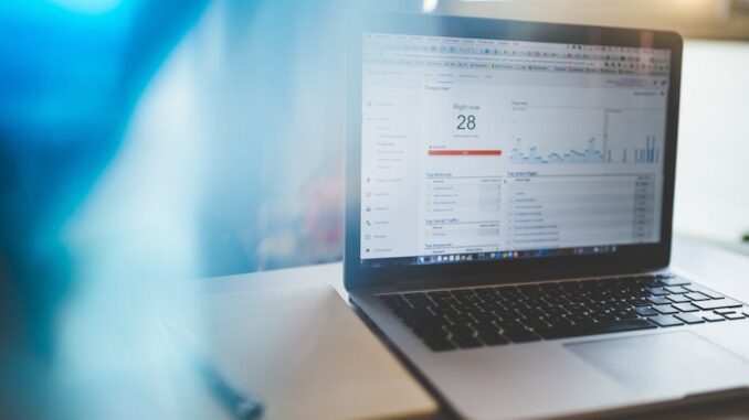 everysize - Laptop displaying Google Analytics in a modern workspace, highlighting digital analytics