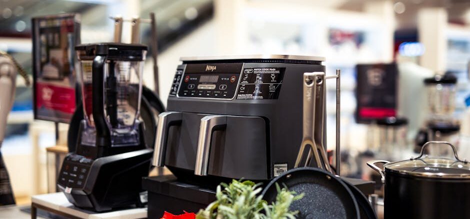gastroback - Showcase of modern kitchen appliances in a retail store, featuring blenders and cooking