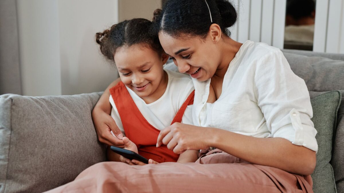 Kindersicherung fürs Smartphone: So schützen Sie Kinder